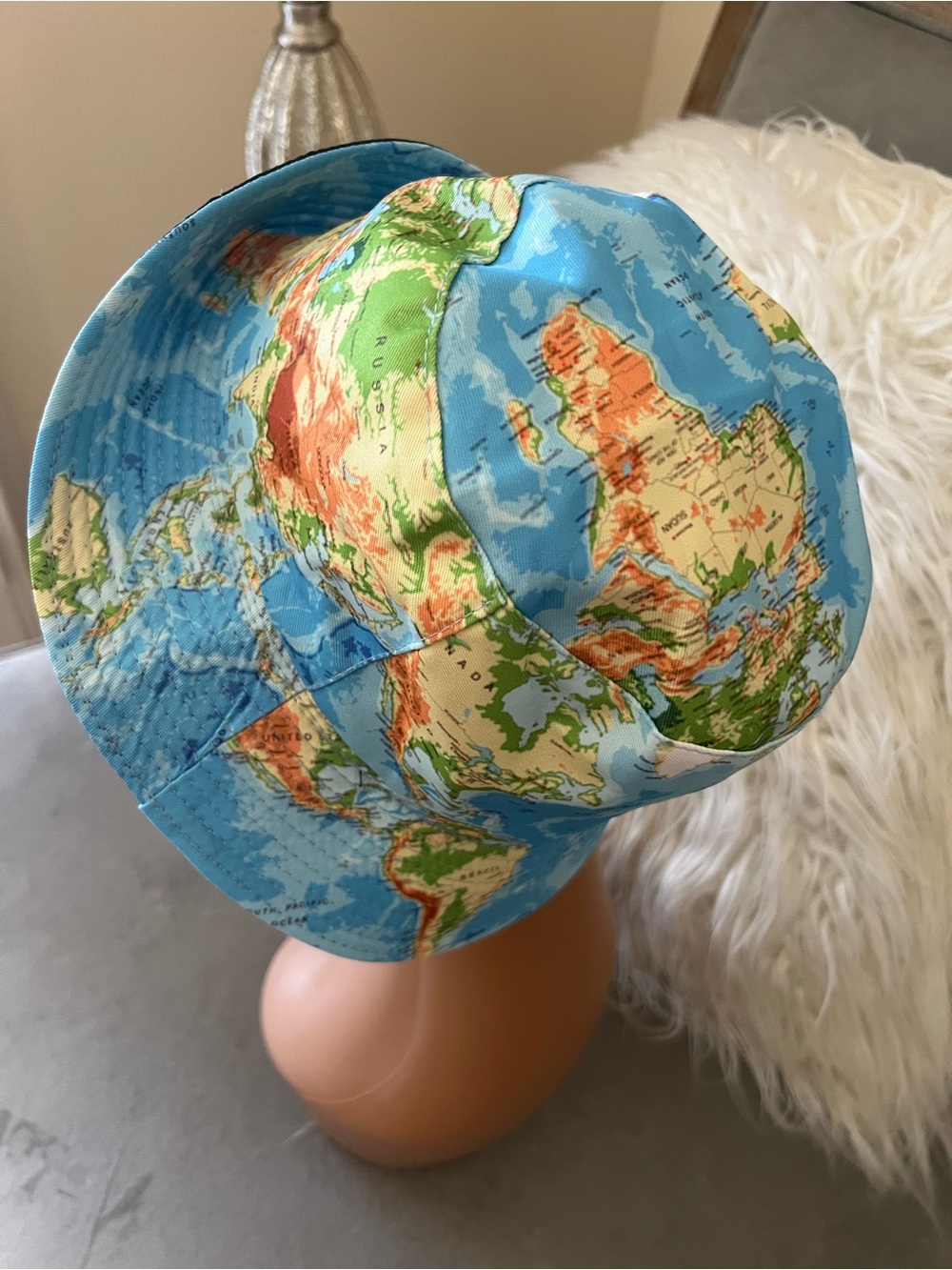 👓🐠🌟🌎NWOT Reversible World Map Bucket Hat - Picture 4 of 5